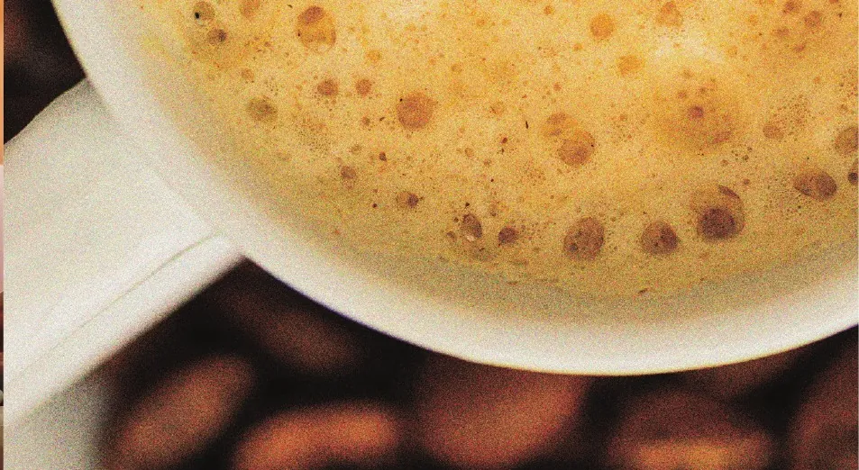 Latte cremoso con espuma